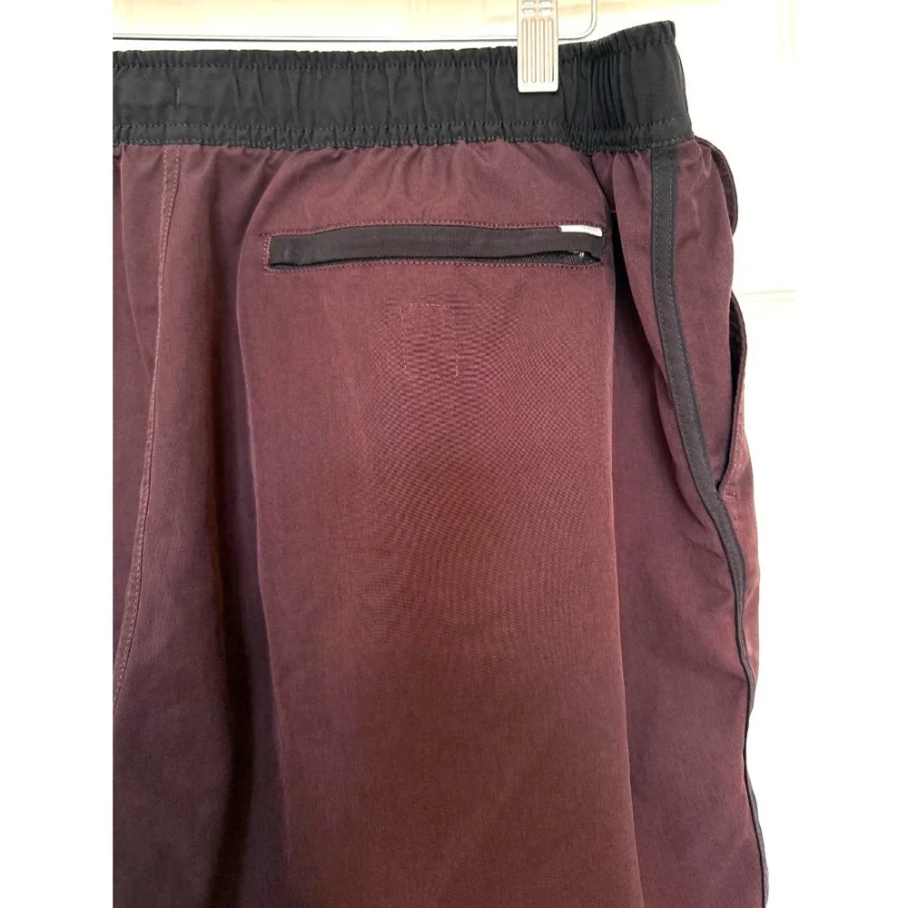 Vuori Cruise Men's Size Large Maroon & Black Unlined Board Shorts